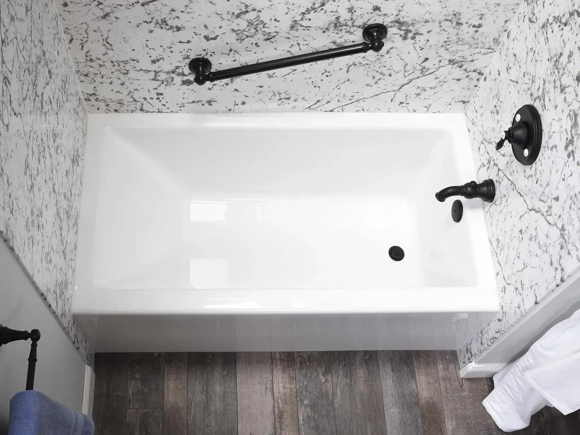 Choosing the Right Material for Your Replacement Bathtub: Pros and Cons of Acrylic, Fiberglass, and Porcelain